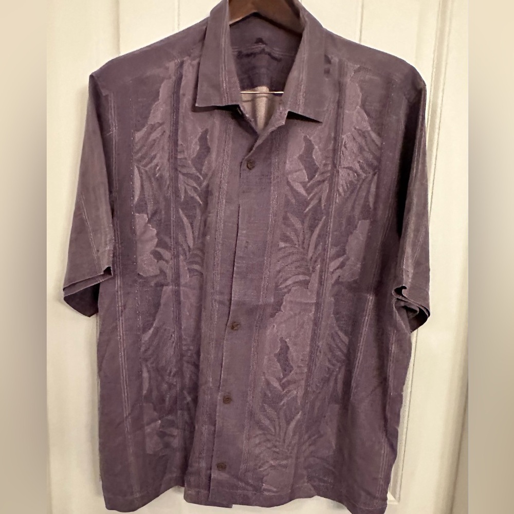 Tommy Bahama casual short sleeve Hawaiian print button up shirt. Size XXL